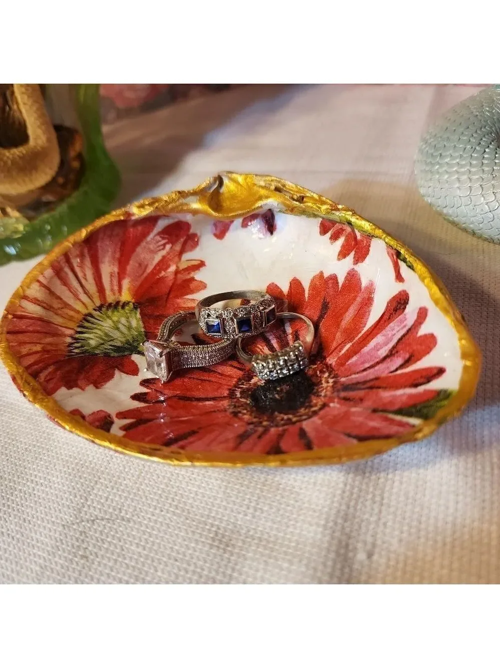 DECOUPAGE CLAM SHELL